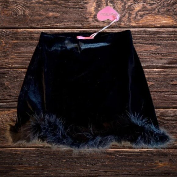 Dolls Kill Sugar Thrillz Feather Femme Black Velvet Mini skirt - Picture 1 of 4